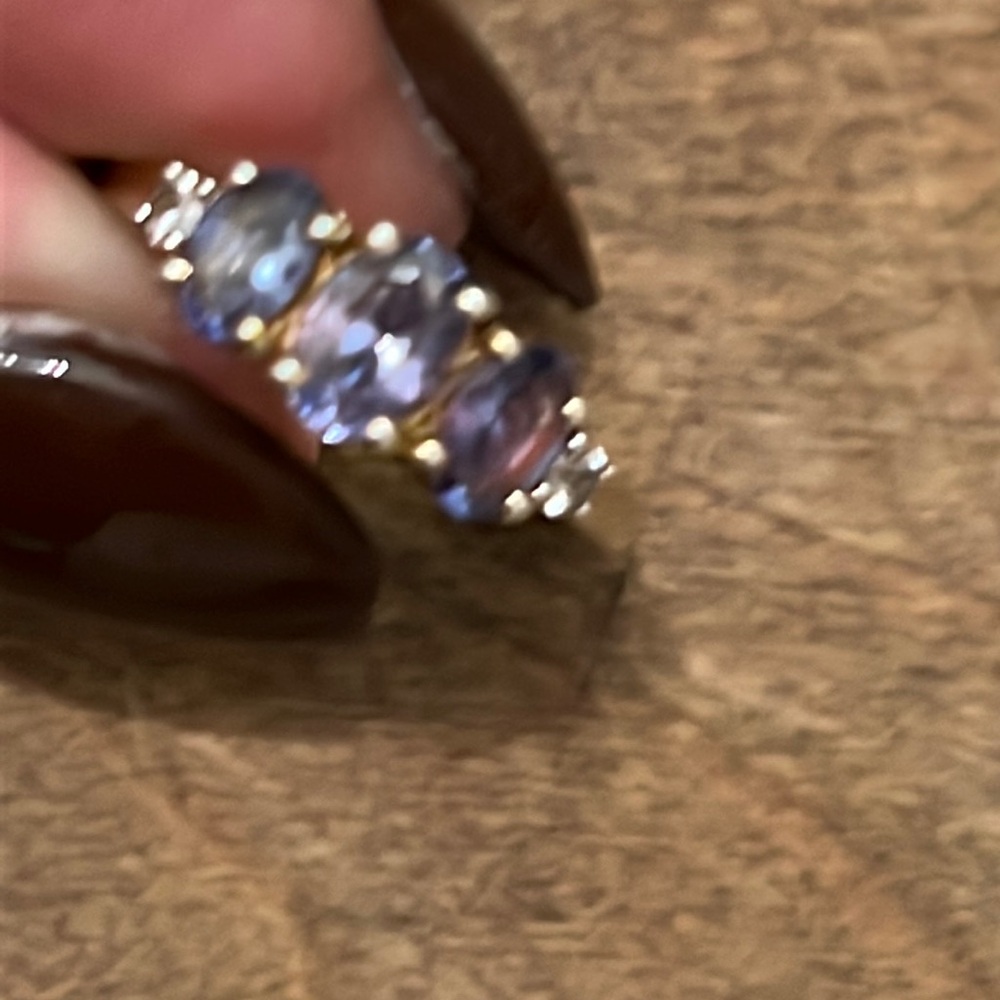 Beautiful jtv  3 stone ring